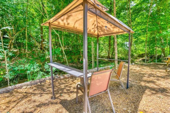 The Aries-A Stargazing, Luxury Glamping Tent Rogersville Exterior foto