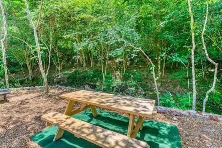 The Aries-A Stargazing, Luxury Glamping Tent Rogersville Exterior foto